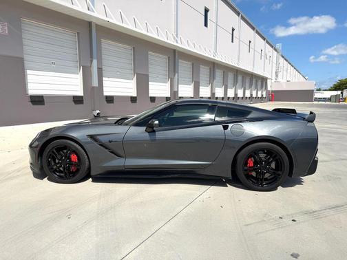 Watkins Glen Gray Metallic 2017 Chevrolet Corvette Stingray