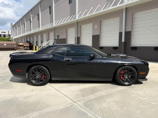 Pitch Black Clearcoat 2019 Dodge Challenger R/T Scat Pack