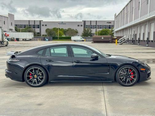 2023 Porsche Panamera GTS