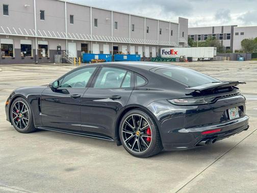 2023 Porsche Panamera GTS