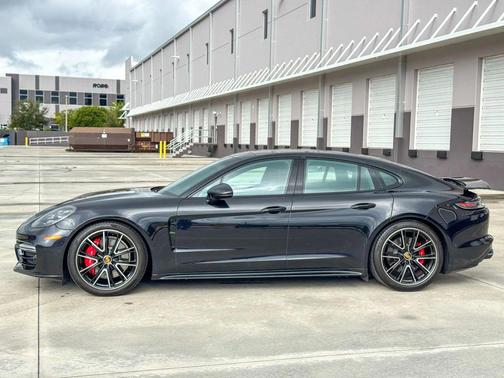 2023 Porsche Panamera GTS