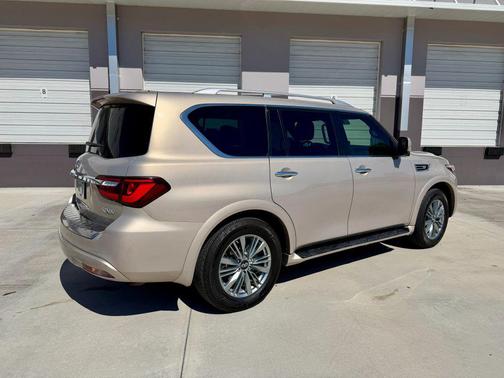 2022 INFINITI QX80 Luxe