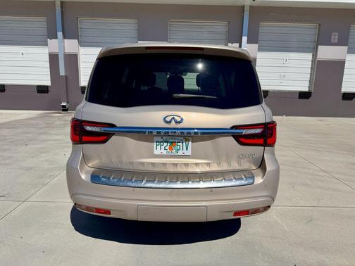 2022 INFINITI QX80 Luxe