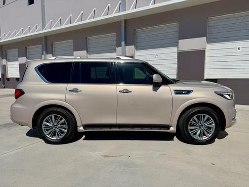 2022 INFINITI QX80 Luxe