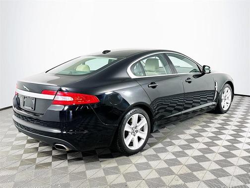 2010 Jaguar XF Luxury