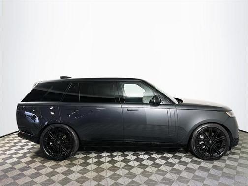 2025 Land Rover Range Rover P400 SE 7 Seat