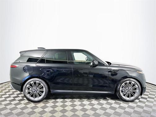 2025 Land Rover Range Rover Sport SE