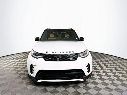 2025 Land Rover Discovery P360 Dynamic SE