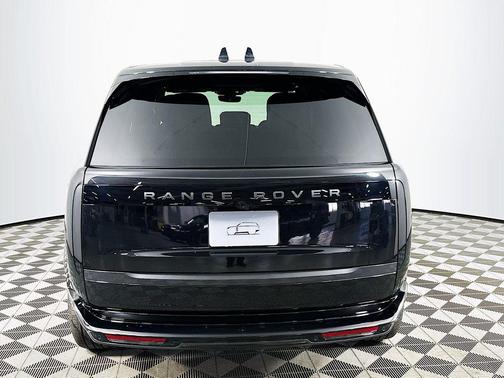 Santorini Black Metallic 2026 Land Rover Range Rover P400 SE 7 Seat