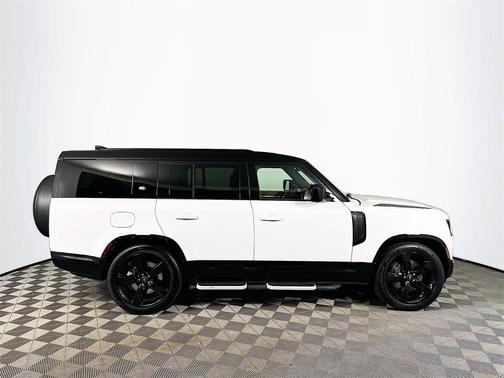 2023 Land Rover Defender 130 X-Dynamic SE