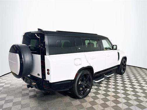 2023 Land Rover Defender 130 X-Dynamic SE
