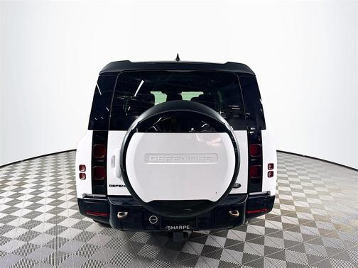 2023 Land Rover Defender 130 X-Dynamic SE