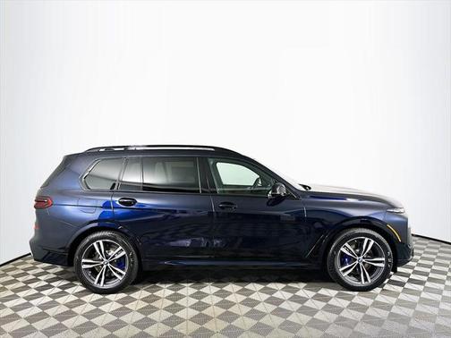 2025 BMW X7 M60i