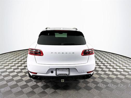 2017 Porsche Macan Turbo w/Performance Package