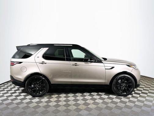 2025 Land Rover Discovery P300 Dynamic SE