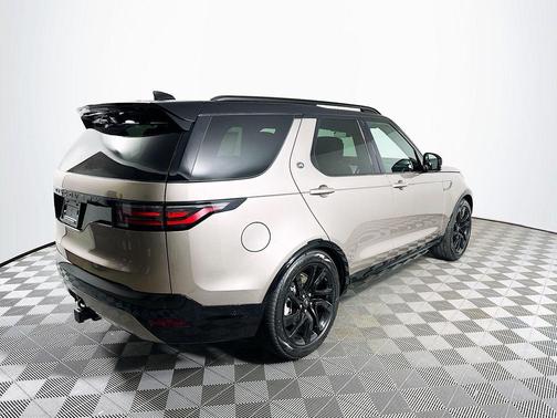 2025 Land Rover Discovery P300 Dynamic SE