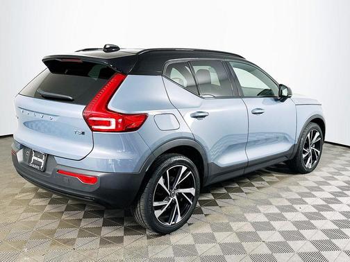 Thunder Grey Metallic 2021 Volvo XC40 T5 R-Design