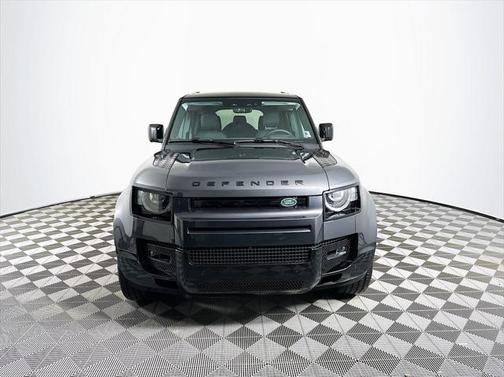 2025 Land Rover Defender 110 P400 X-Dynamic SE