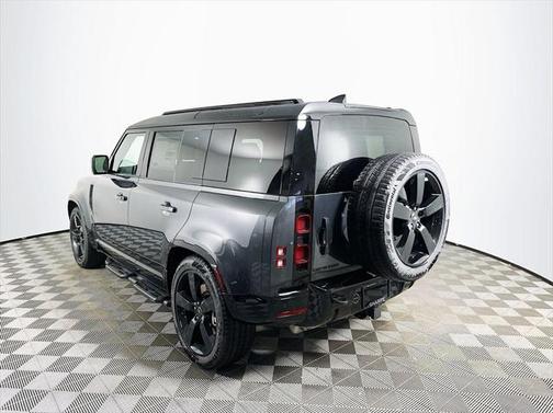 2025 Land Rover Defender 110 P400 X-Dynamic SE