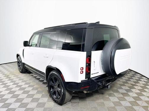 2025 Land Rover Defender 110 P400 X-Dynamic SE