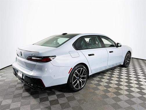 2023 BMW 760 i xDrive