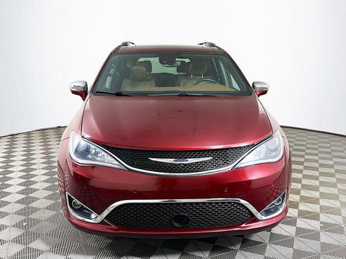 Velvet Red Pearlcoat 2020 Chrysler Pacifica Limited