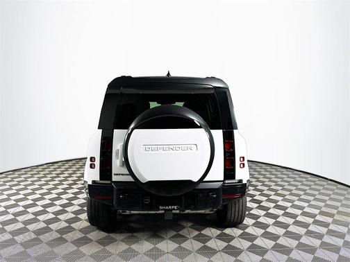 2025 Land Rover Defender 110 P400 X-Dynamic SE