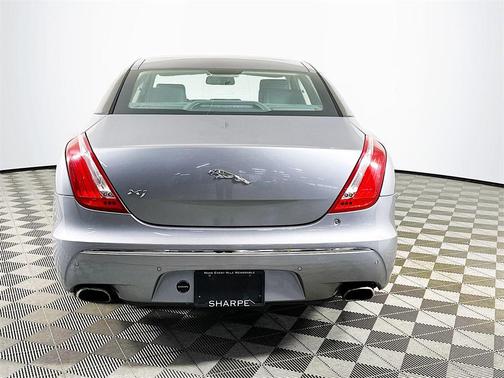 2011 Jaguar XJ Base