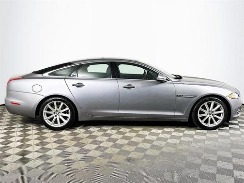 2011 Jaguar XJ Base