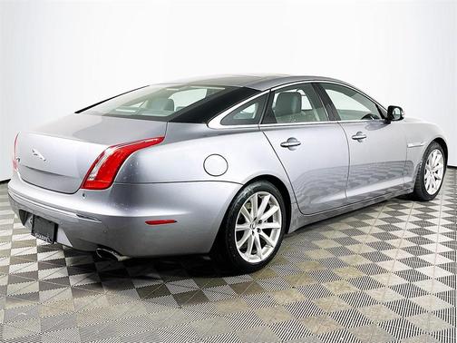 2011 Jaguar XJ Base