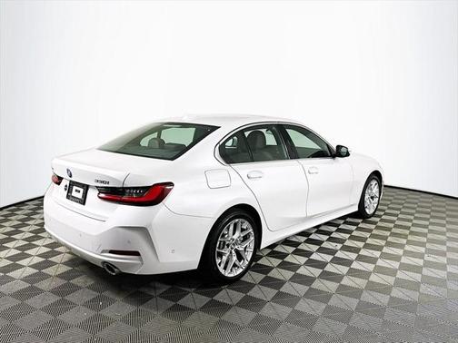 2025 BMW 330 i xDrive