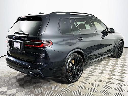 2025 BMW X7 M60i