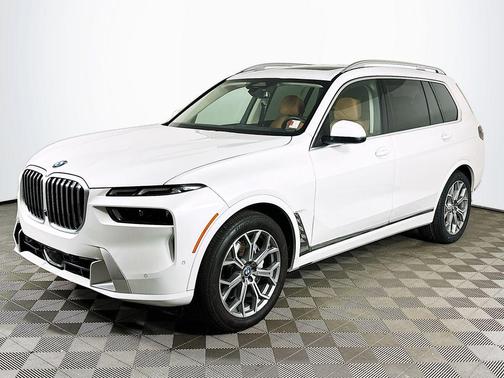 Mineral White Metallic 2025 BMW X7 xDrive40i