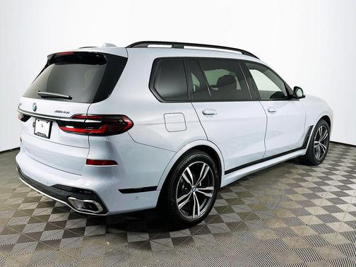 Brooklyn Grey Metallic 2025 BMW X7 xDrive40i