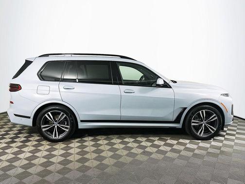 Brooklyn Grey Metallic 2025 BMW X7 xDrive40i