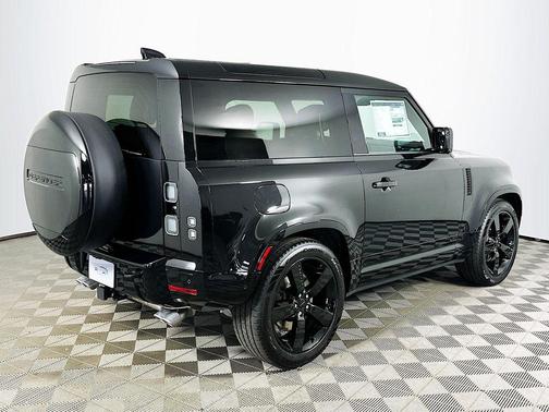 Santorini Black Metallic 2026 Land Rover Defender V8