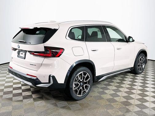 Dune Grey Metallic 2026 BMW X1 xDrive28i