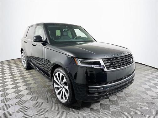 2025 Land Rover Range Rover P400 SE