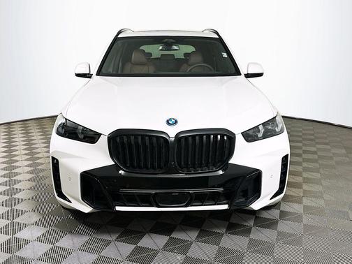 Mineral White Metallic 2026 BMW X5 PHEV xDrive50e