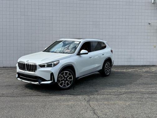 White Metallic 2025 BMW X1 xDrive28i