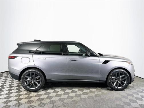 2025 Land Rover Range Rover Sport SE