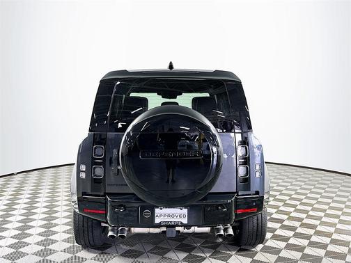 2024 Land Rover Defender 110 V8