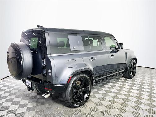 2024 Land Rover Defender 110 V8