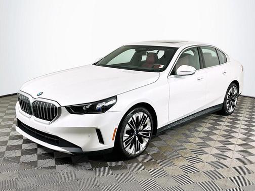 Mineral White Metallic 2026 BMW 540 xDrive