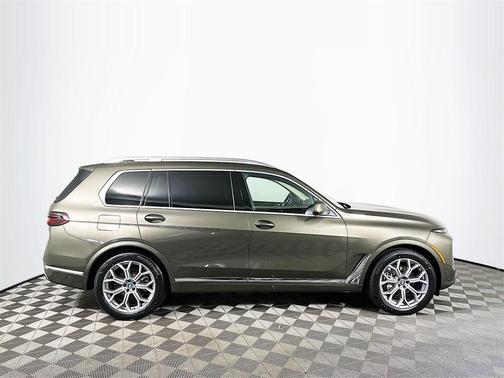 2025 BMW X7 xDrive40i