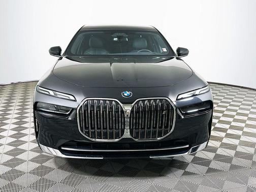 Black Sapphire Metallic 2023 BMW i7 xDrive60