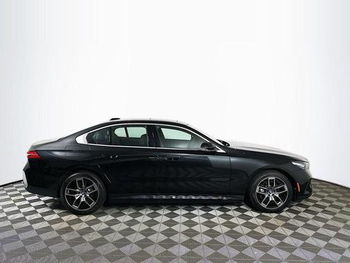 Black Sapphire Metallic 2024 BMW i5 eDrive40