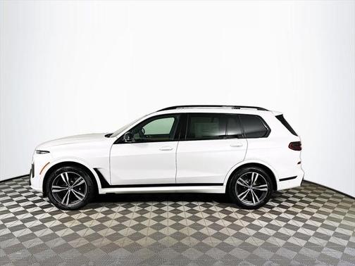 2025 BMW X7 M60i
