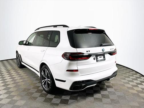 2025 BMW X7 M60i