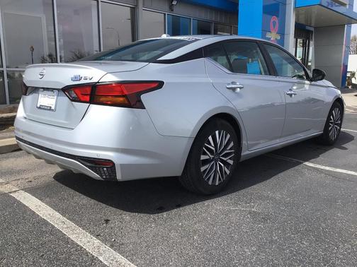 Brilliant Silver Metallic 2024 Nissan Altima 2.5 SV